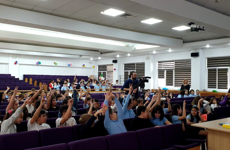 Lecţie despre apă în faţa a sute de elevi, la Şcoala “Academician Marin Voiculescu“