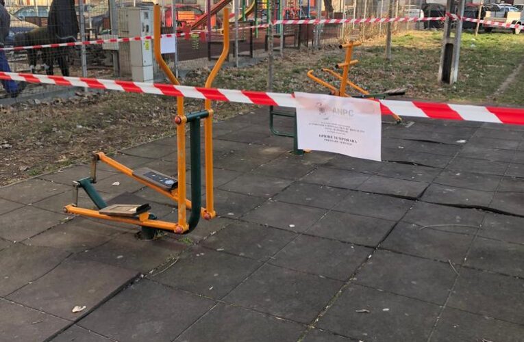 Mare supărare pentru elevii chiulangii: ANPC a închis temporar locul de joacă și pe cel de fitness de pe strada Nicolae Gogol