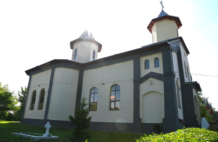 HRAMUL PAROHIEI SFÂNTA TREIME – SMÂRDA