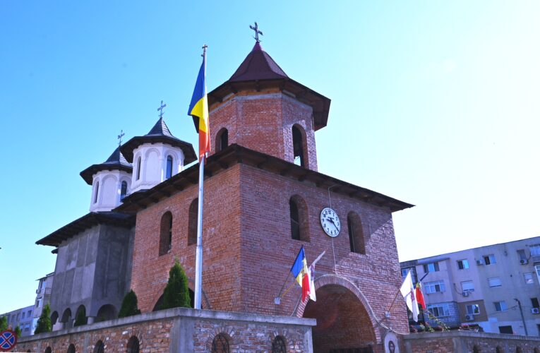 Biserica Sfinții Martiri Brâncoveni în zi de sărbătoare